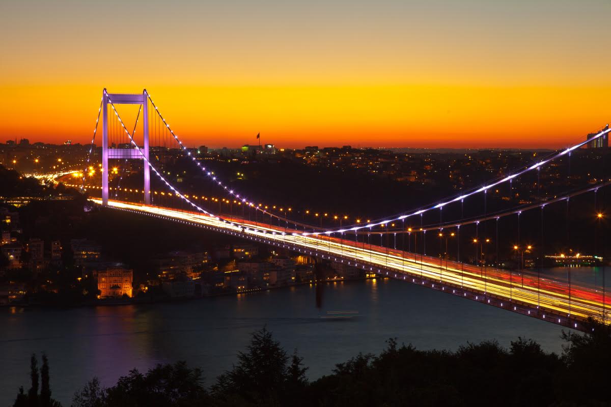 Мост через Босфор (Ататюркский мост)
